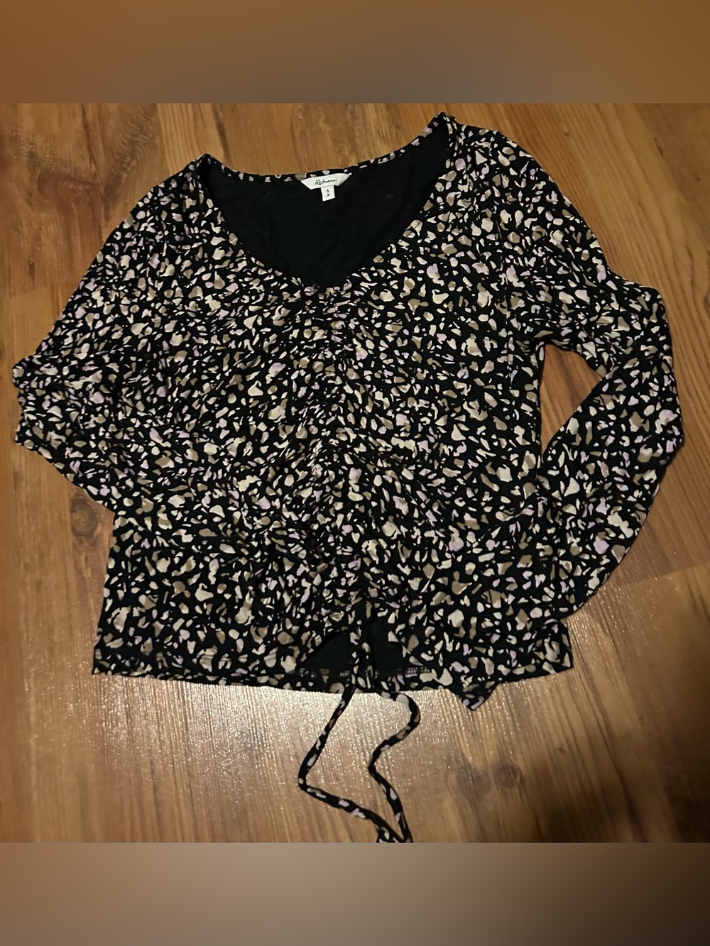 Reitmans Black Long Sleeve Printed Ruched Front Top